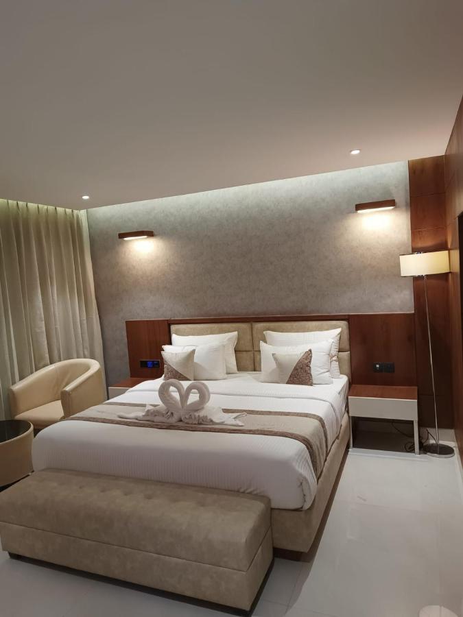 Royal Plaza Suites Mangalore Exterior foto
