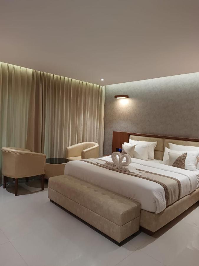Royal Plaza Suites Mangalore Exterior foto
