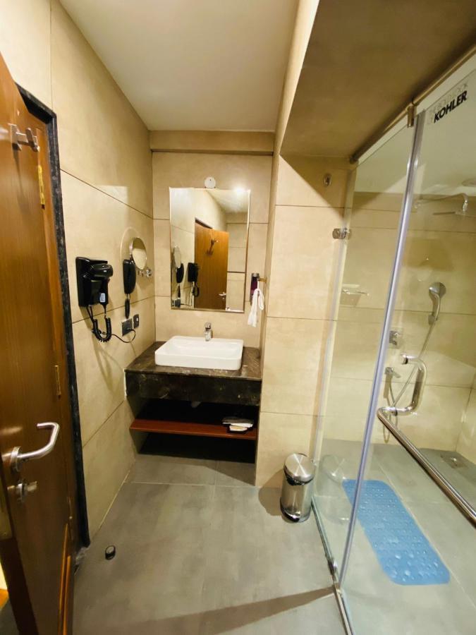 Royal Plaza Suites Mangalore Exterior foto