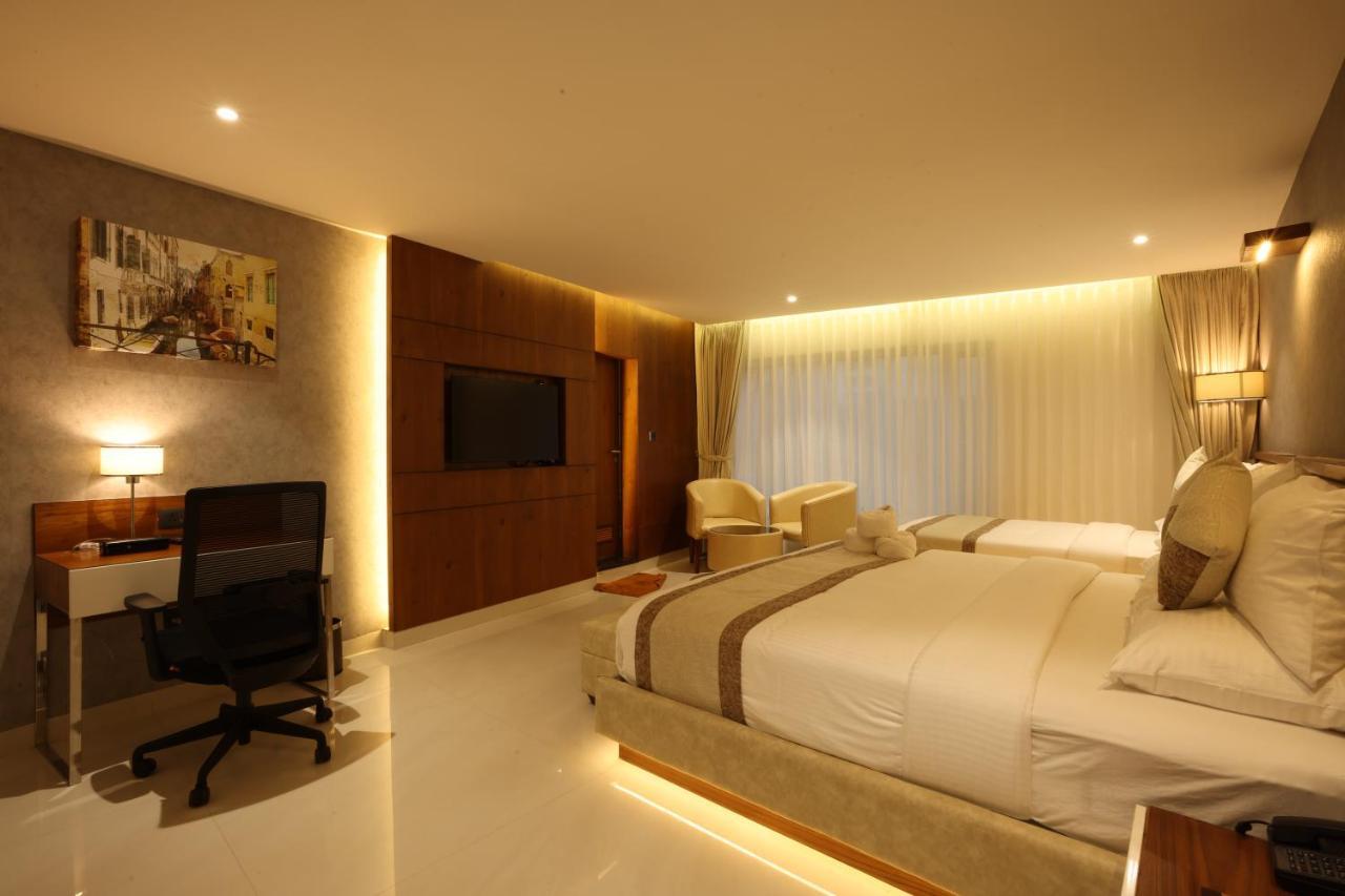Royal Plaza Suites Mangalore Exterior foto