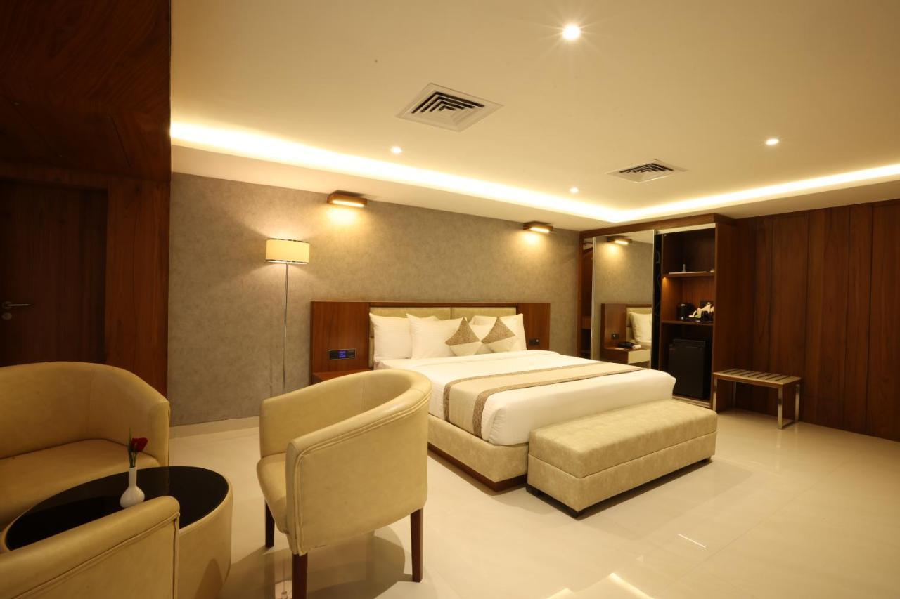 Royal Plaza Suites Mangalore Exterior foto