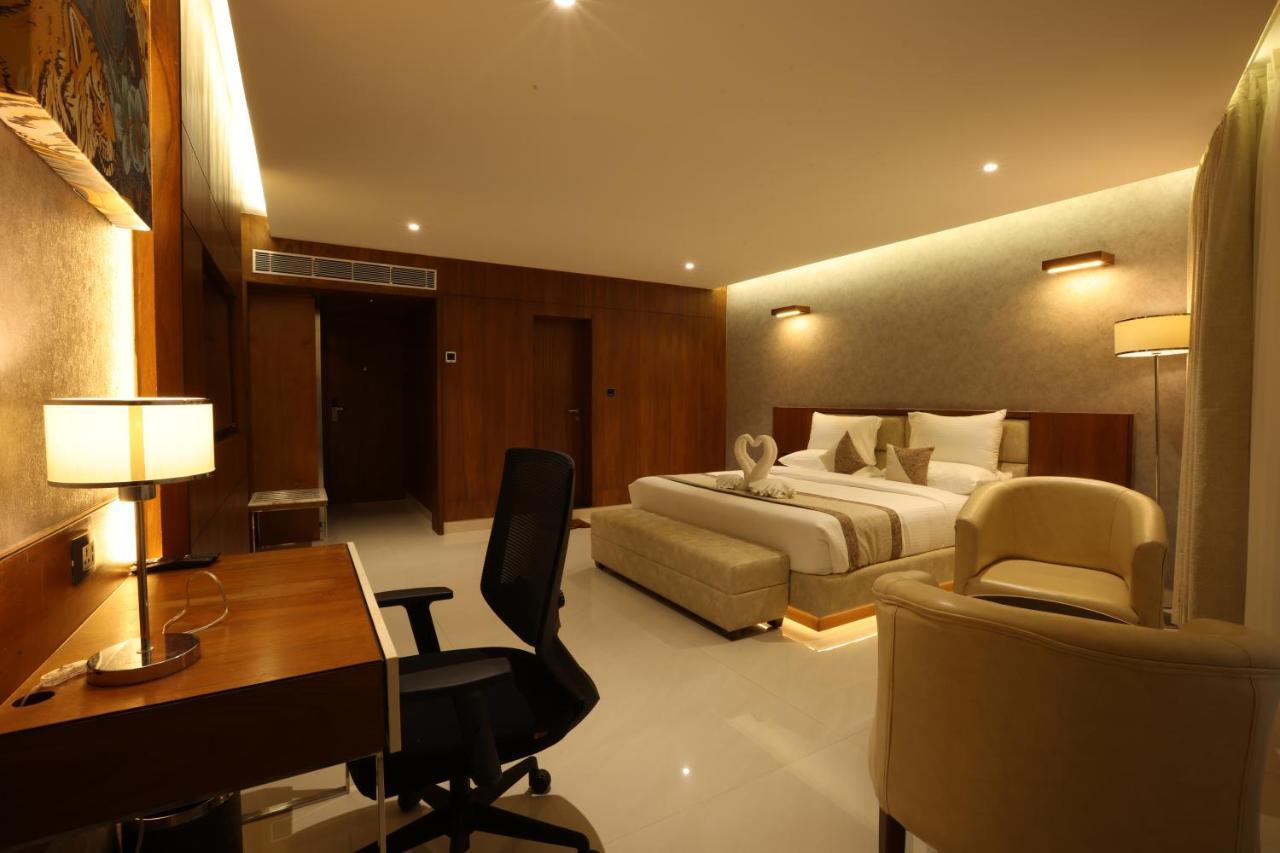 Royal Plaza Suites Mangalore Exterior foto