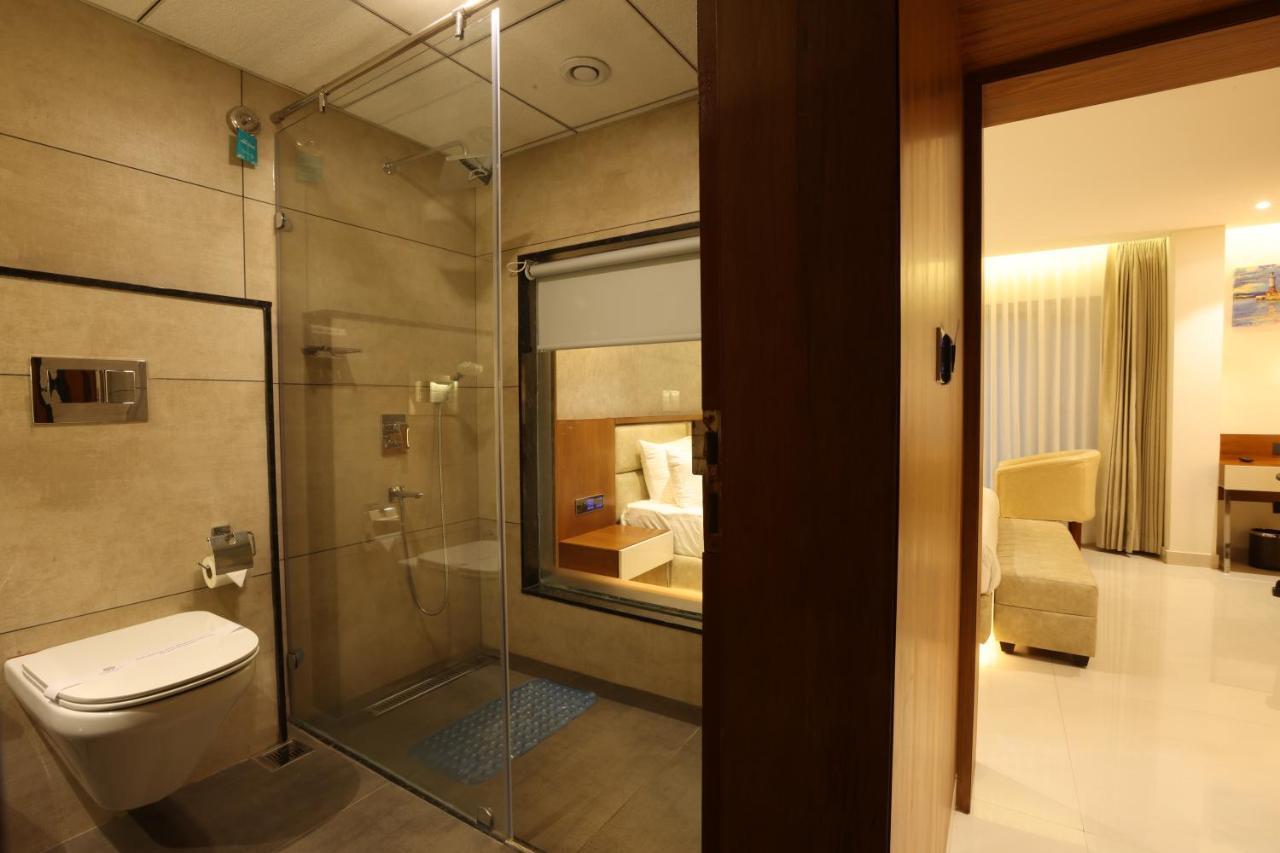 Royal Plaza Suites Mangalore Exterior foto