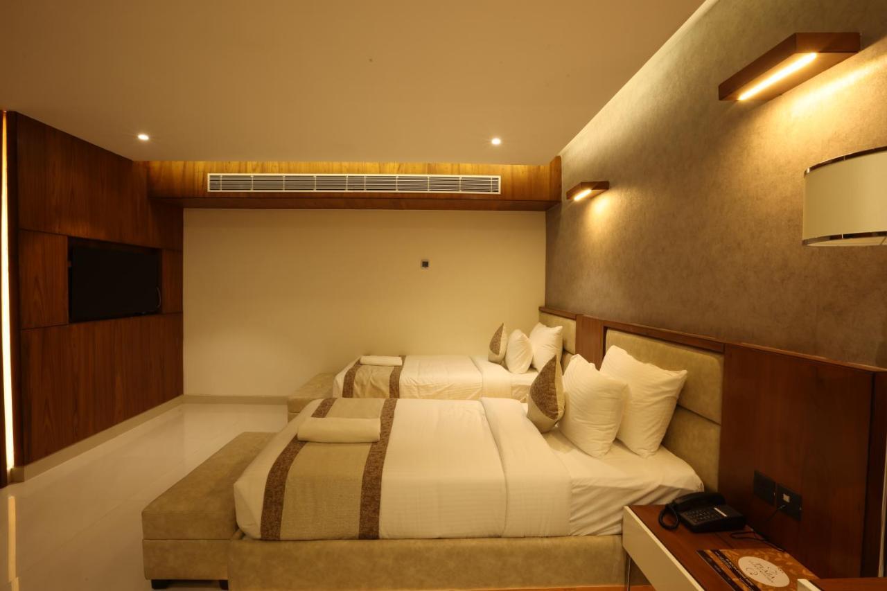 Royal Plaza Suites Mangalore Exterior foto