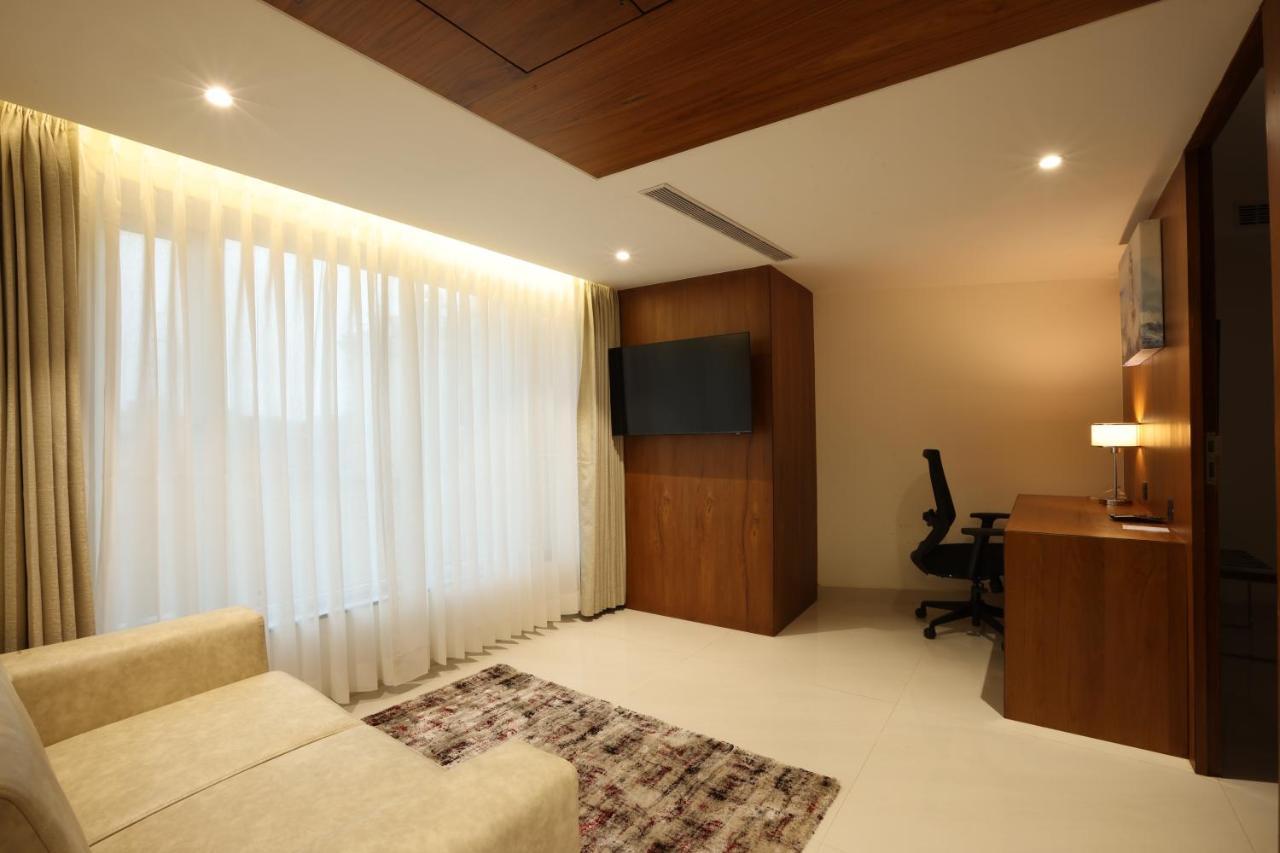 Royal Plaza Suites Mangalore Exterior foto