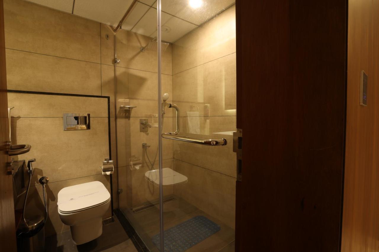 Royal Plaza Suites Mangalore Exterior foto