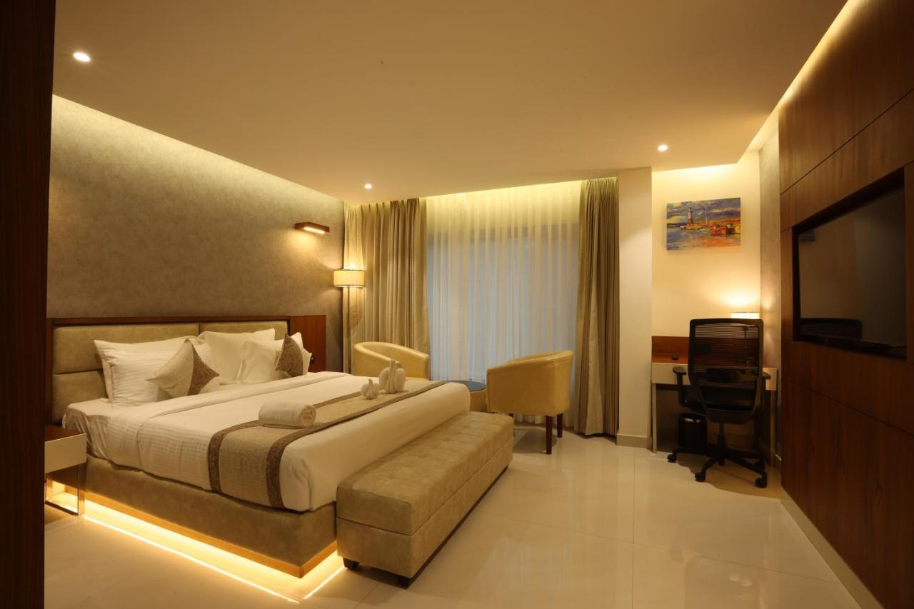 Royal Plaza Suites Mangalore Exterior foto