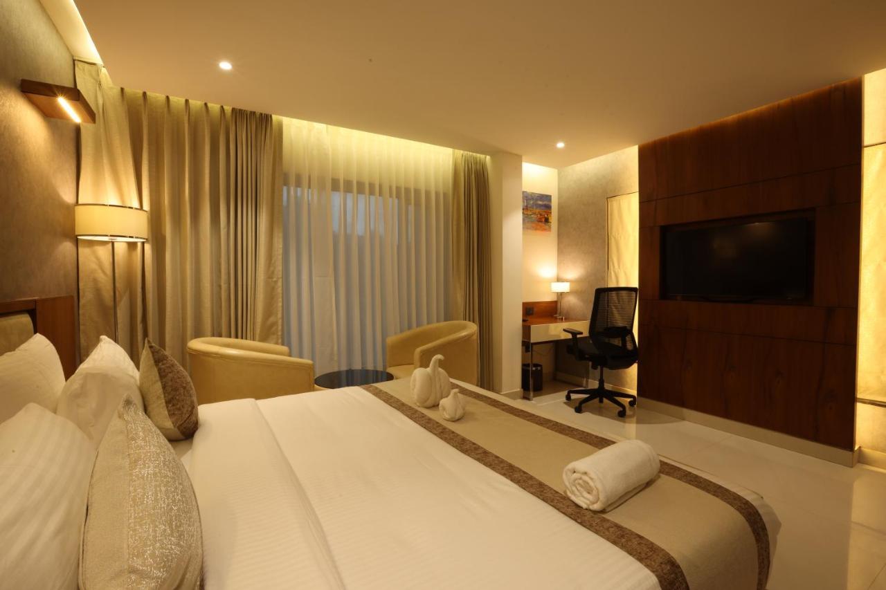 Royal Plaza Suites Mangalore Exterior foto