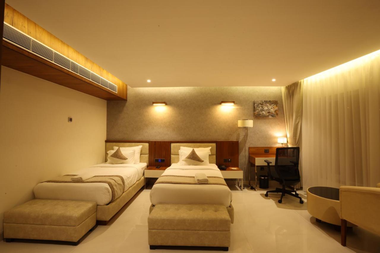 Royal Plaza Suites Mangalore Exterior foto