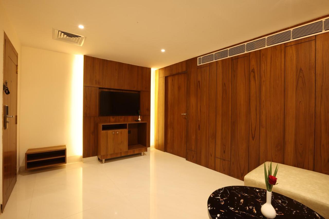Royal Plaza Suites Mangalore Exterior foto