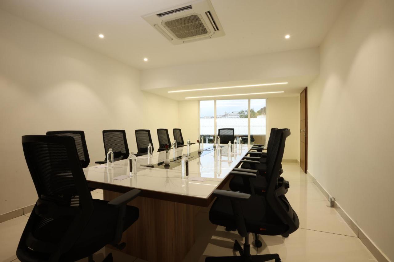 Royal Plaza Suites Mangalore Exterior foto