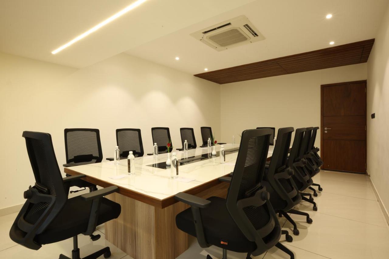 Royal Plaza Suites Mangalore Exterior foto